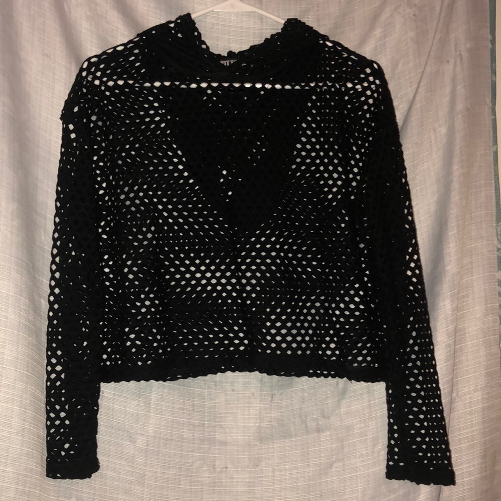 Selling this cute fishnet crop top hoodie 👽